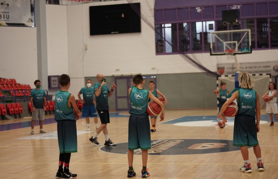 Galerie foto: Prima zi de la Summer Camp-ul IG Hoops şi Real Betis Baloncesto de la Sibiu