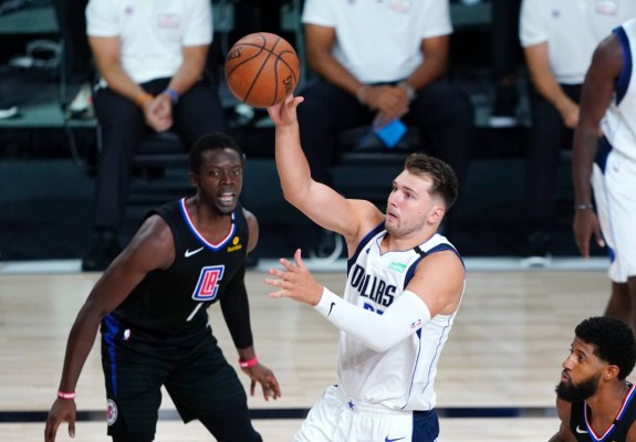 Dallas Mavericks se impune în meciul doi din seria cu LA Clippers. Video