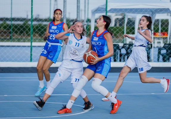TF U16F - ABCU Oradea și CS Olimpia Rapid București luptă pentru un loc în finala competiției