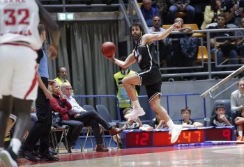 Milos Teodosic reușește pasa sezonului. Video