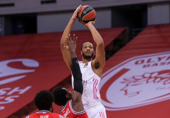 Final de sezon pentru Anthony Randolph