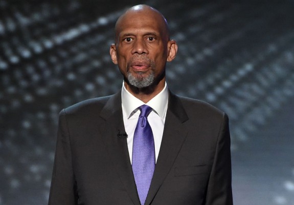 NBA promovează vaccinul împotriva COVID-19 cu ajutorul lui Kareem Abdul-Jabbar