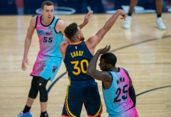 Golden State Warriors a câștigat duelul cu finalista NBA, Miami Heat