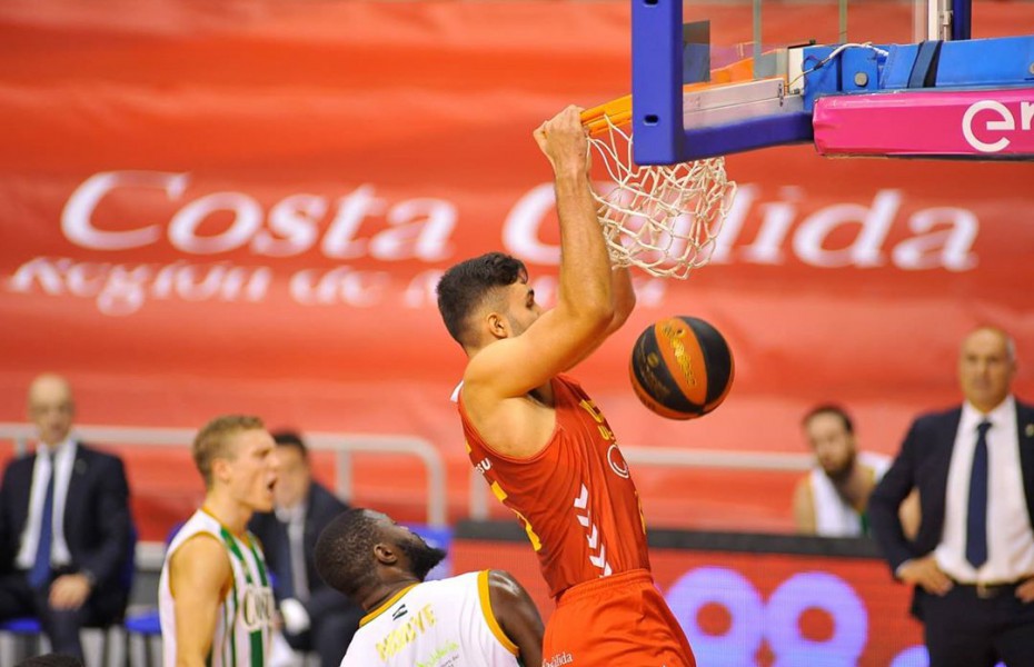 Emanuel Cățe, slam dunk devastator în partida cu Fuenlabrada. Video