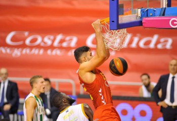 Emanuel Cățe, slam dunk devastator în partida cu Fuenlabrada. Video