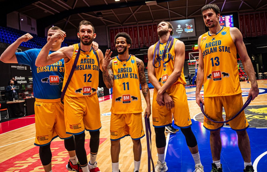 CSM Oradea se luptă cu Arged BMSlam Stal Ostrow pentru un loc în finala FIBA Europe Cup